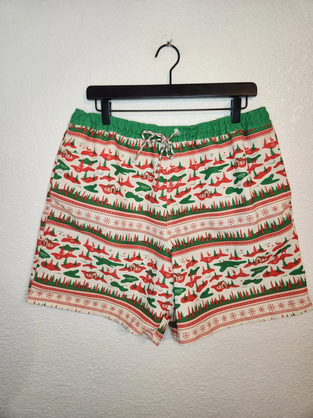 Magellan Fish Gear Men’s L Water Repellent Holiday Shorts Christmas Jeep